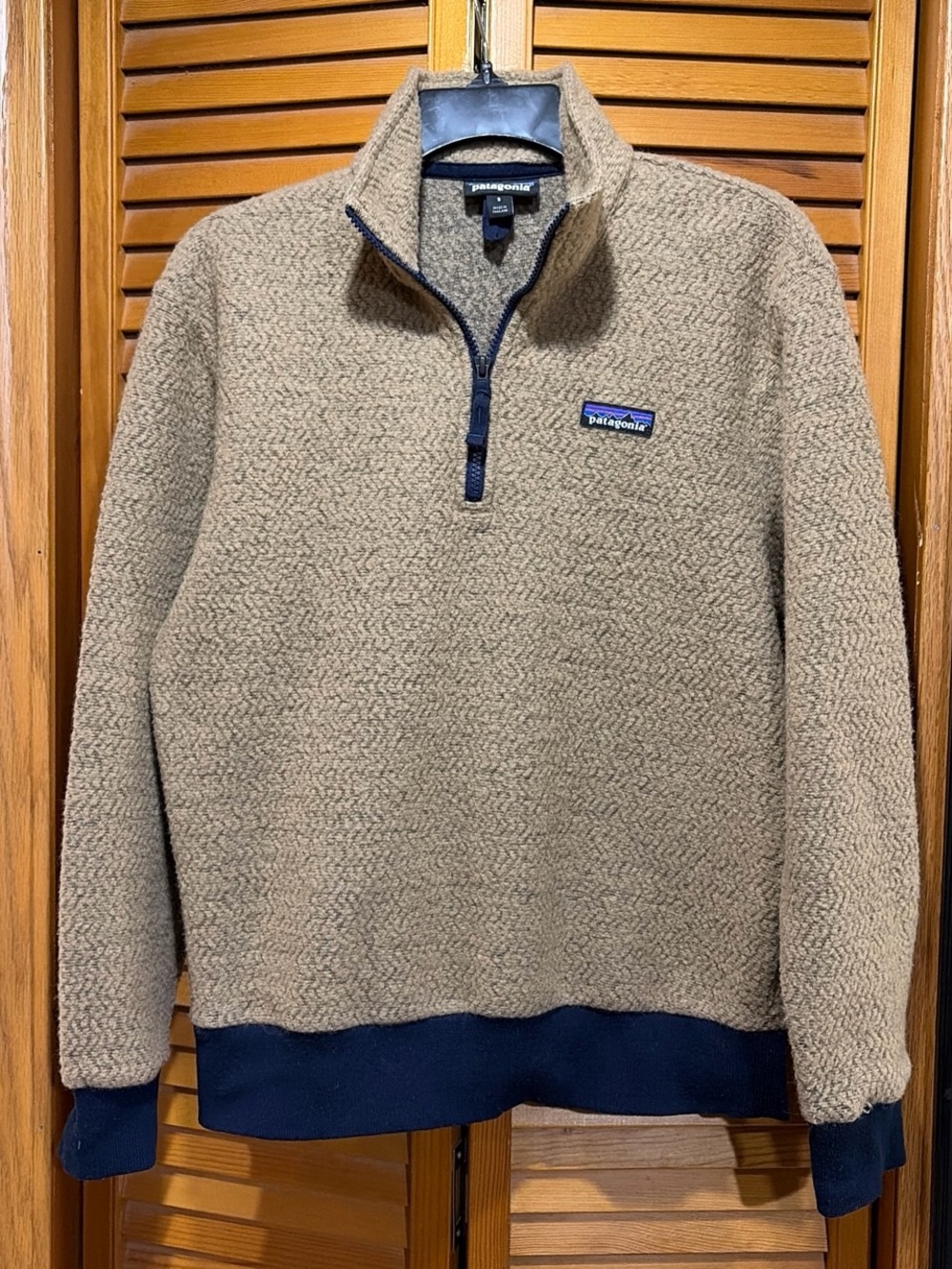 Patagonia Woolyester Fleece Pullover in oatmeal heather navy quarter-zip Small